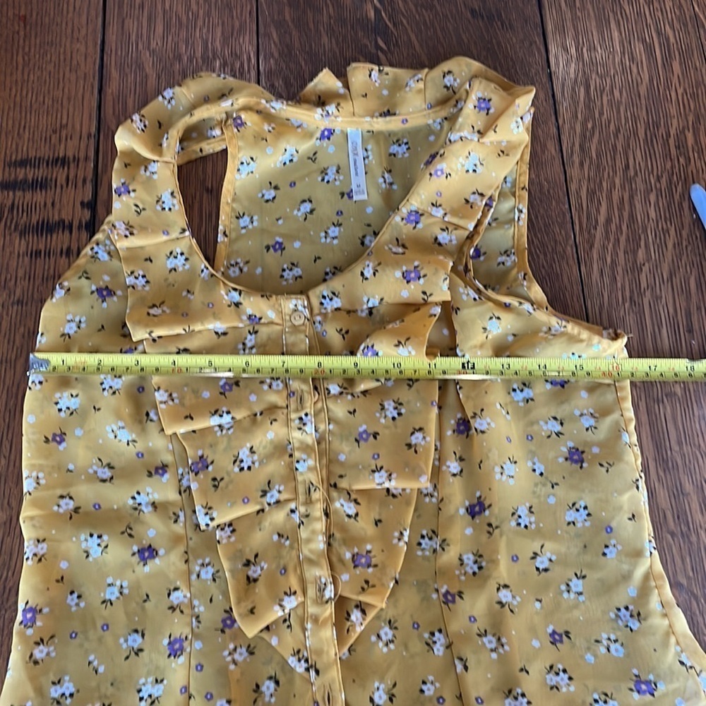 Flirty Summer Ruffly Sleeveless Top - Picture 5 of 8